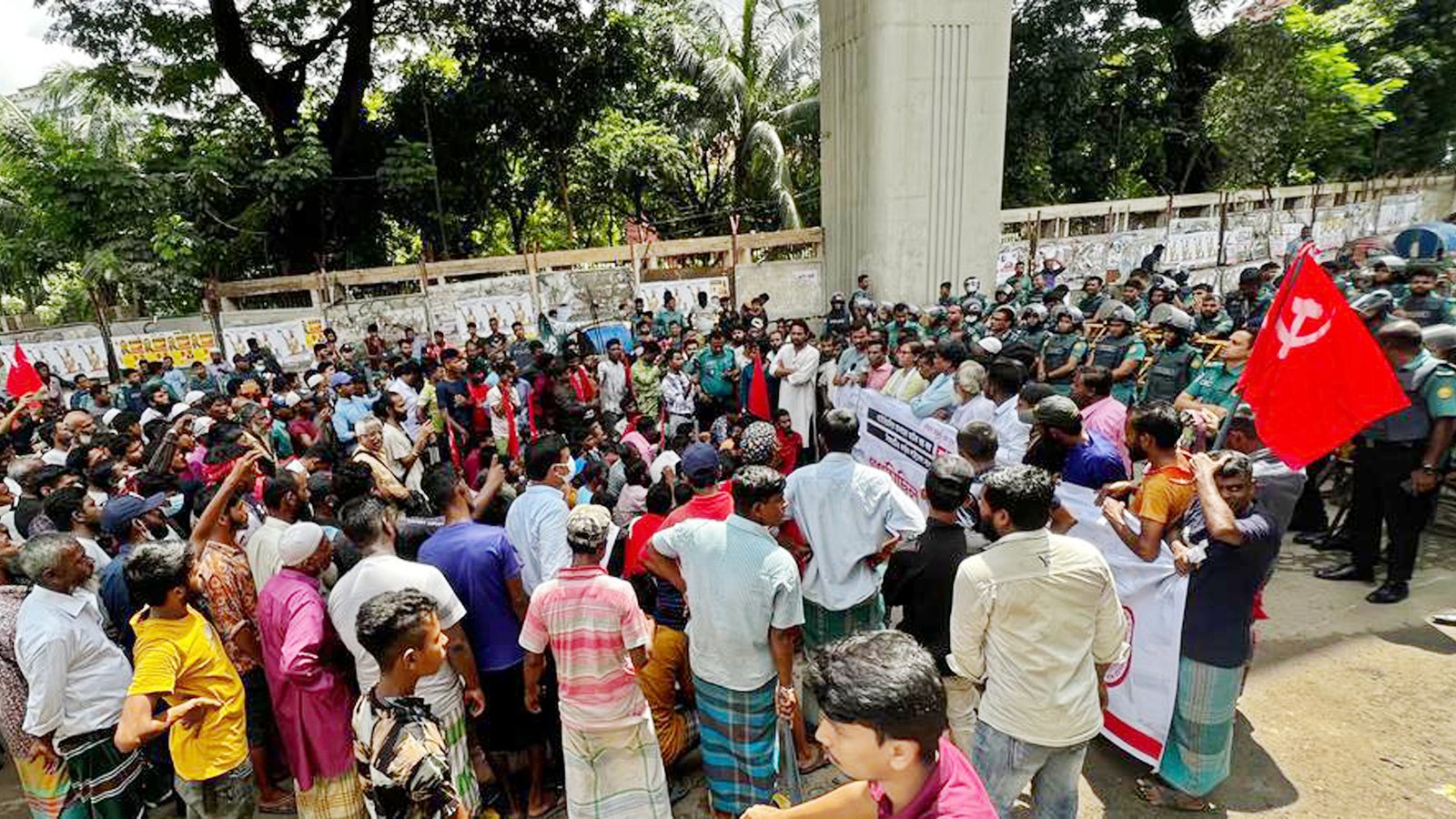 শ্রমজীবী মানুষের রুটি-রুজির অধিকার হরণ বন্ধ করার দাবি